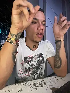 Snapshot of Osiiriis chatting on January 20, 11:54 pm Osiiriis online show from January 20, 11:54 pm