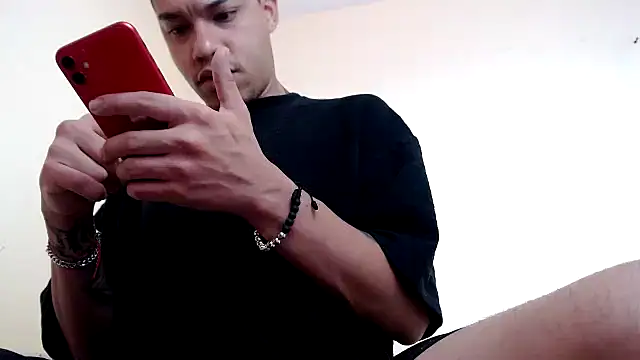 Snapshot of Osiiriis chatting on January 24, 2:51 pm Osiiriis online show from January 24, 2:51 pm