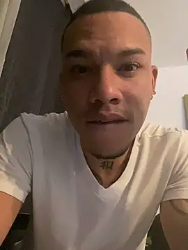 Snapshot of Osiiriis chatting on February 2, 11:42 pm Osiiriis online show from February 2, 11:42 pm