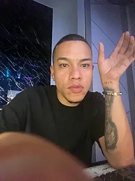 Snapshot of Osiiriis chatting on February 3, 11:15 pm Osiiriis online show from February 3, 11:15 pm