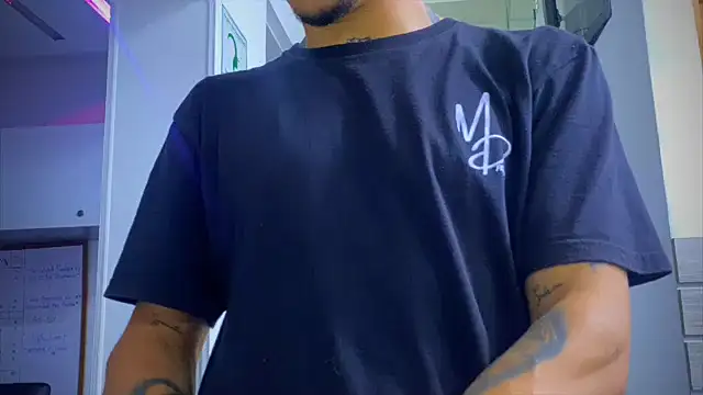 Snapshot of Osiiriis chatting on February 11, 2:35 am Osiiriis online show from February 11, 2:35 am