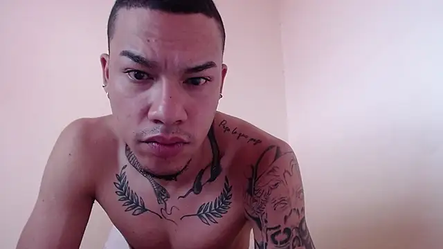 Snapshot of Osiiriis chatting on February 11, 2:57 pm Osiiriis online show from February 11, 2:57 pm