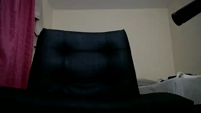 Snapshot of Osiiriis chatting on February 16, 5:37 am Osiiriis online show from February 16, 5:37 am