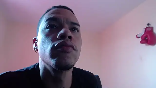 Snapshot of Osiiriis chatting on February 19, 7:48 pm Osiiriis online show from February 19, 7:48 pm