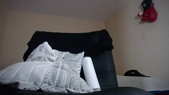 Snapshot of Osiiriis chatting on February 22, 12:16 am Osiiriis online show from February 22, 12:16 am