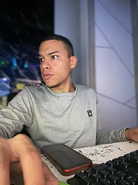 Snapshot of Osiiriis chatting on February 24, 3:44 am Osiiriis online show from February 24, 3:44 am