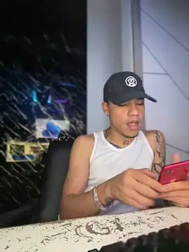 Snapshot of Osiiriis chatting on February 25, 4:57 am Osiiriis online show from February 25, 4:57 am