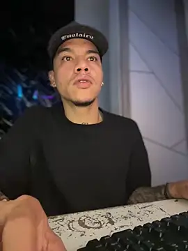 Snapshot of Osiiriis chatting on February 28, 8:09 am Osiiriis online show from February 28, 8:09 am