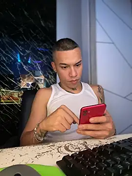 Snapshot of Osiiriis chatting on March 4, 7:08 am Osiiriis online show from March 4, 7:08 am