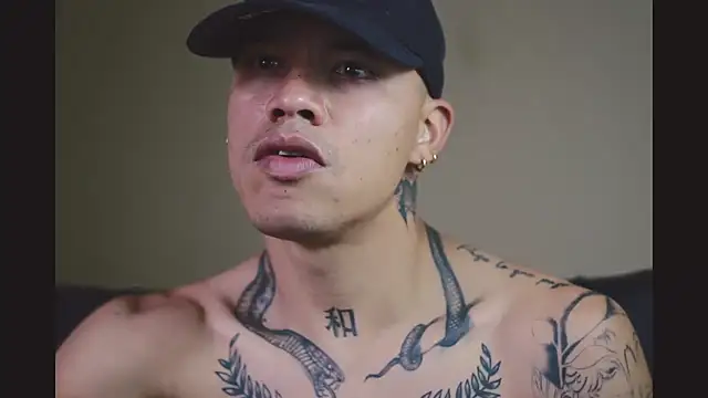 Snapshot of Osiiriis chatting on March 4, 9:43 pm Osiiriis online show from March 4, 9:43 pm