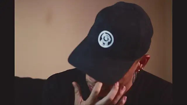 Snapshot of Osiiriis chatting on March 10, 10:55 pm Osiiriis online show from March 10, 10:55 pm