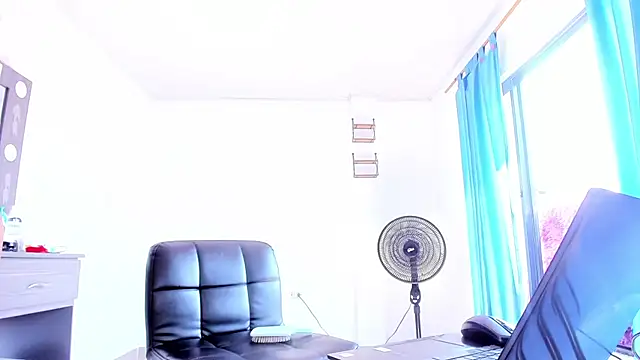 xmissinchesxx online show from July 7, 3:49 pm