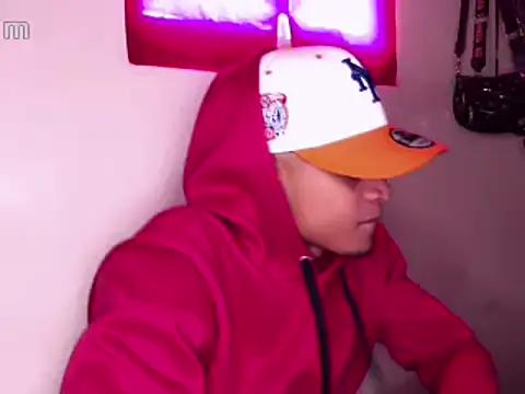 Snapshot of Calientex chatting on December 17, 3:49 pm Calientex online show from December 17, 3:49 pm