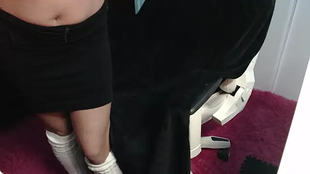 yamira25 online show from December 8, 1:24 am