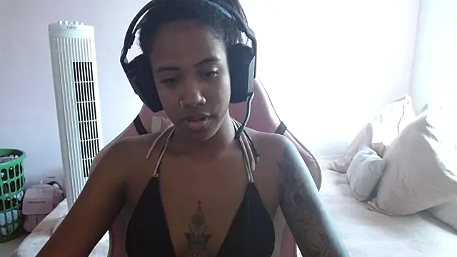 TiffanyRoouse online show from December 19, 5:08 pm