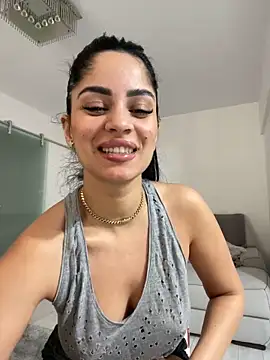 Snapshot of _adelle chatting on January 5, 11:37 am adelle online show from January 5, 11:37 am