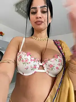 Snapshot of _adelle chatting on February 22, 11:13 am adelle online show from February 22, 11:13 am