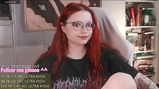 Snapshot of me__hanna chatting on May 1, 2:38 am me hanna online show from May 1, 2:38 am