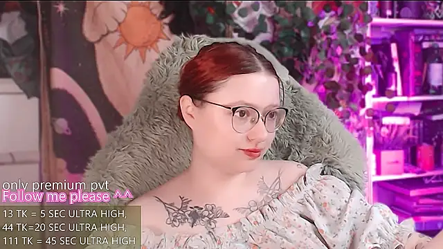 Snapshot of me__hanna chatting on June 6, 3:44 am me hanna online show from June 6, 3:44 am