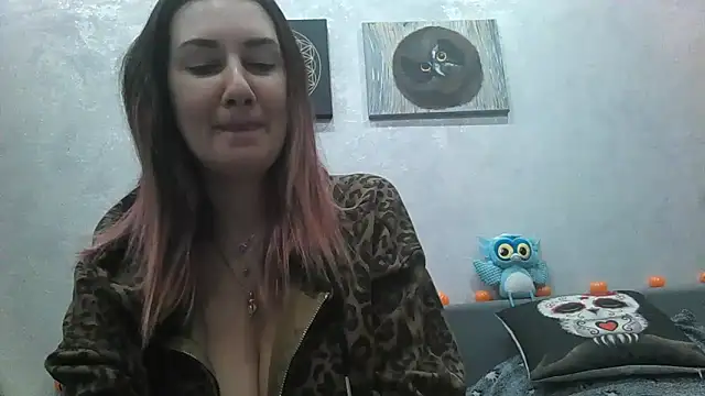 Snapshot of BlueXOwl chatting on December 18, 5:30 pm BlueXOwl online show from December 18, 5:30 pm