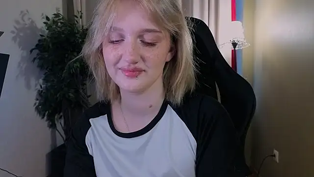 ELLIEJAY online show from March 12, 5:13 am