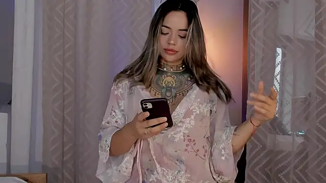 Snapshot of yandracelisofficial chatting on December 20, 10:22 pm yandracelisofficial online show from December 20, 10:22 pm