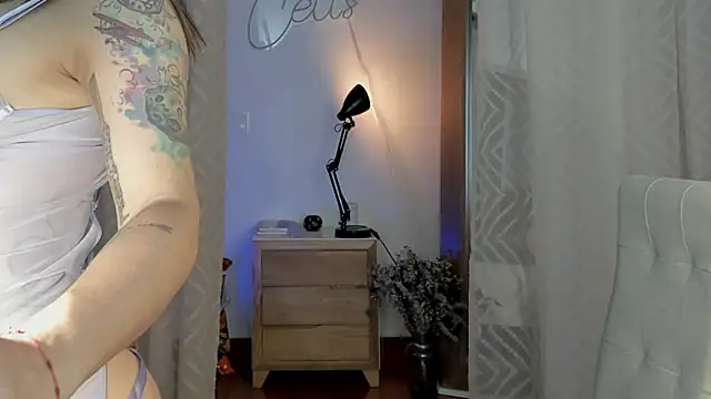 Snapshot of yandracelisofficial chatting on January 17, 3:23 am yandracelisofficial online show from January 17, 3:23 am