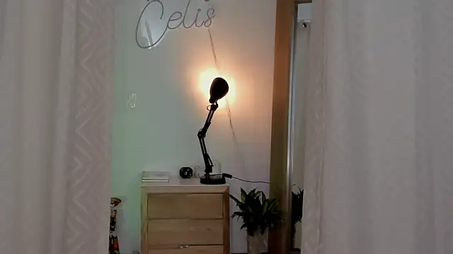 Snapshot of yandracelisofficial chatting on February 5, 8:21 am yandracelisofficial online show from February 5, 8:21 am