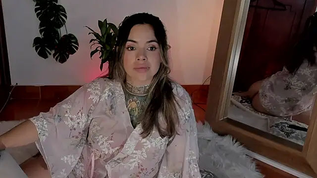 Snapshot of yandracelisofficial chatting on February 25, 1:20 am yandracelisofficial online show from February 25, 1:20 am