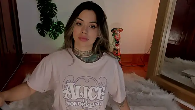 Snapshot of yandracelisofficial chatting on February 26, 1:43 am yandracelisofficial online show from February 26, 1:43 am