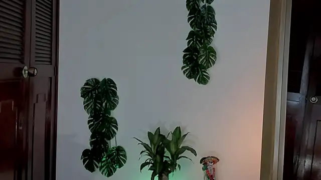 Snapshot of yandracelisofficial chatting on March 1, 4:22 pm yandracelisofficial online show from March 1, 4:22 pm