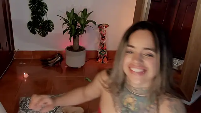 Snapshot of yandracelisofficial chatting on March 3, 12:26 am yandracelisofficial online show from March 3, 12:26 am