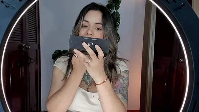 Snapshot of yandracelisofficial chatting on March 6, 5:14 am yandracelisofficial online show from March 6, 5:14 am