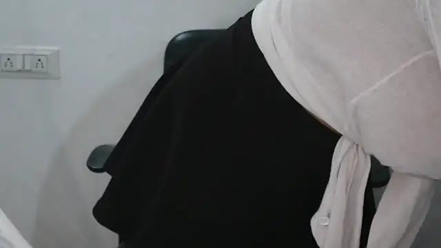 Snapshot of Suzie_darling chatting on February 14, 1:45 am Suzie darling online show from February 14, 1:45 am