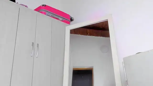 Kendall Hotsexy x online show from April 14, 7:58 am