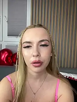 Snapshot of Nicole_blonde0 chatting on February 23, 10:31 pm Nicole blonde0 online show from February 23, 10:31 pm