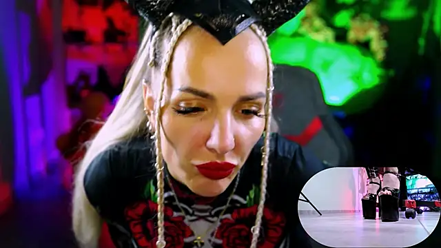 MonicaMaxwel online show from October 31, 11:55 am