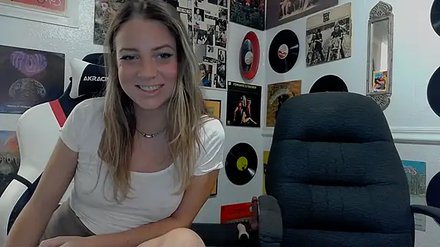 molly witha chance online show from January 16, 9:51 pm