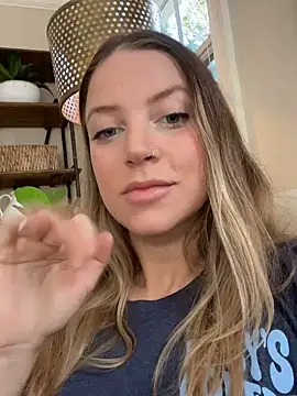 molly witha chance online show from January 30, 7:48 pm