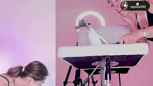 Angelst   online show from March 6, 8:22 am