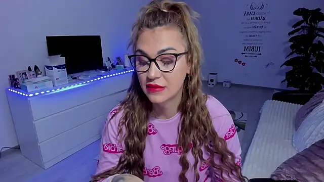 GlossyDiamondX online show from January 11, 5:20 am