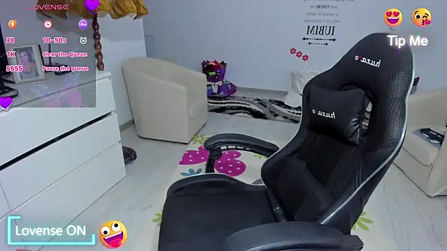 GlossyDiamondX online show from March 17, 5:11 am