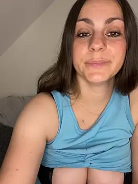 Snapshot of Loella-Rose chatting on July 19, 1:53 am Loella-Rose online show from July 19, 1:53 am