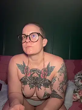 quinnmariexo online show from April 17, 12:46 am