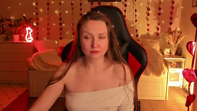 desperatehousewife   online show from February 16, 6:10 pm