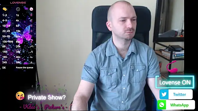 Snapshot of RealManHaveHairy chatting on May 9, 5:23 am RealManHaveHairy online show from May 9, 5:23 am