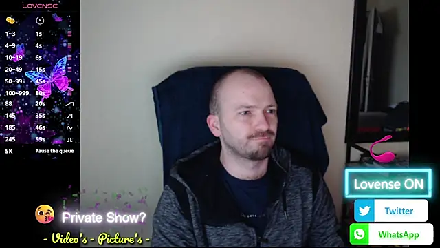 Snapshot of RealManHaveHairy chatting on May 18, 5:30 pm RealManHaveHairy online show from May 18, 5:30 pm