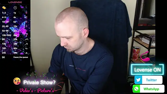 Snapshot of RealManHaveHairy chatting on May 21, 5:42 pm RealManHaveHairy online show from May 21, 5:42 pm