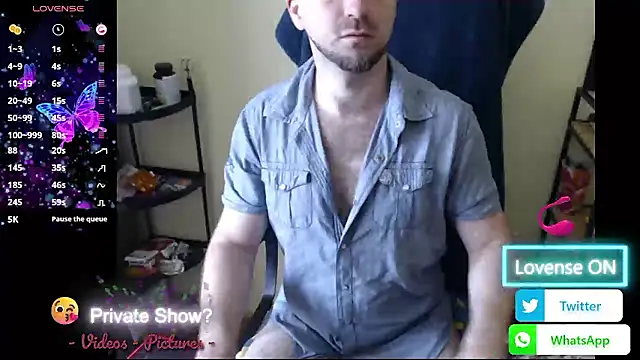 Snapshot of RealManHaveHairy chatting on June 5, 7:03 am RealManHaveHairy online show from June 5, 7:03 am