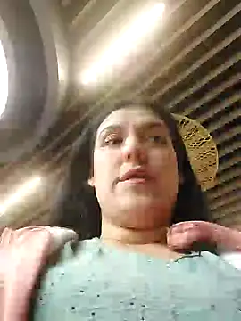 Snapshot of Sophie-hatter chatting on December 17, 6:20 pm Sophie-hatter online show from December 17, 6:20 pm